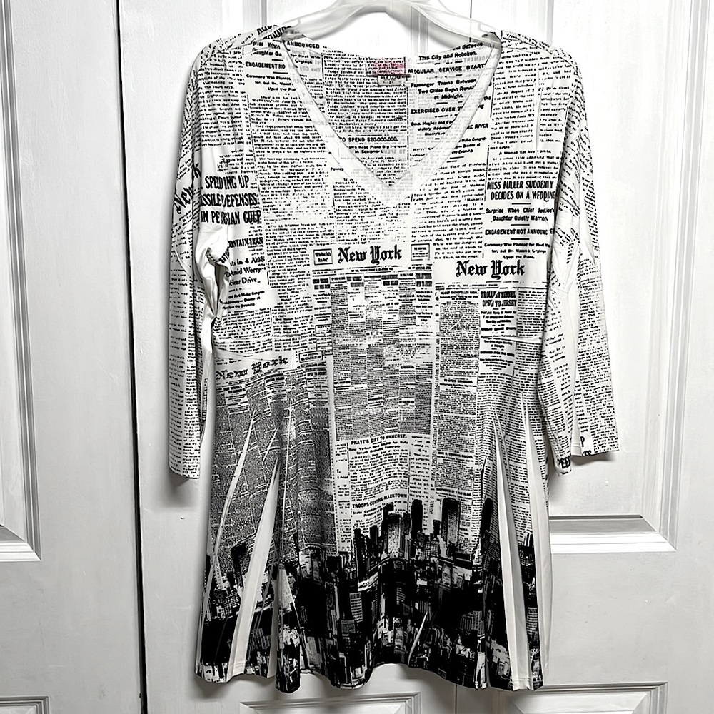 Pretty Woman Black White New York Print Mid Sleeve Tunic Top Size M
